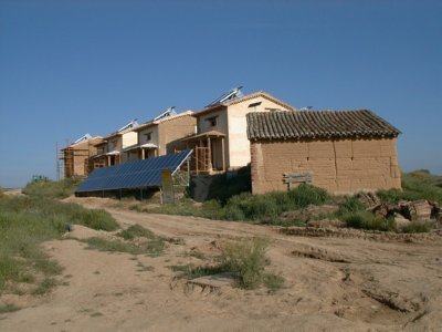 PANELES SOLARES · RADIACTIVO